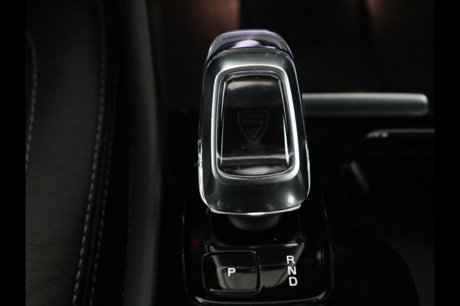 Volvo XC40 1.5 T4 Plug-in hybrid Ultimate Dark | SOH 87,6% | Panoramadak | Trekhaak | Leder | Stuur/stoel verwarming | Harman/kardon | Adaptive cruise | Camera |