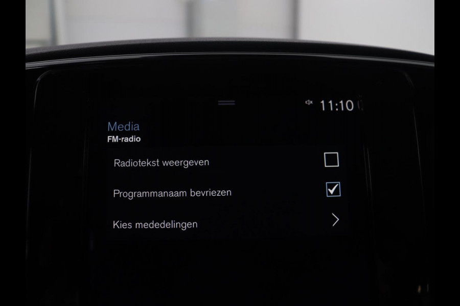 Volvo XC40 1.5 T4 Plug-in hybrid Ultimate Dark | SOH 87,6% | Panoramadak | Trekhaak | Leder | Stuur/stoel verwarming | Harman/kardon | Adaptive cruise | Camera |