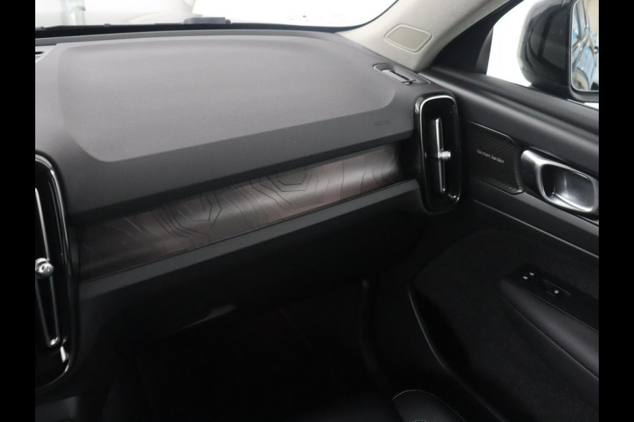 Volvo XC40 1.5 T4 Plug-in hybrid Ultimate Dark | SOH 87,6% | Panoramadak | Trekhaak | Leder | Stuur/stoel verwarming | Harman/kardon | Adaptive cruise | Camera |