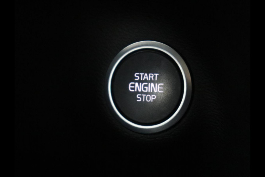 Volvo XC40 1.5 T4 Plug-in hybrid Ultimate Dark | SOH 87,6% | Panoramadak | Trekhaak | Leder | Stuur/stoel verwarming | Harman/kardon | Adaptive cruise | Camera |