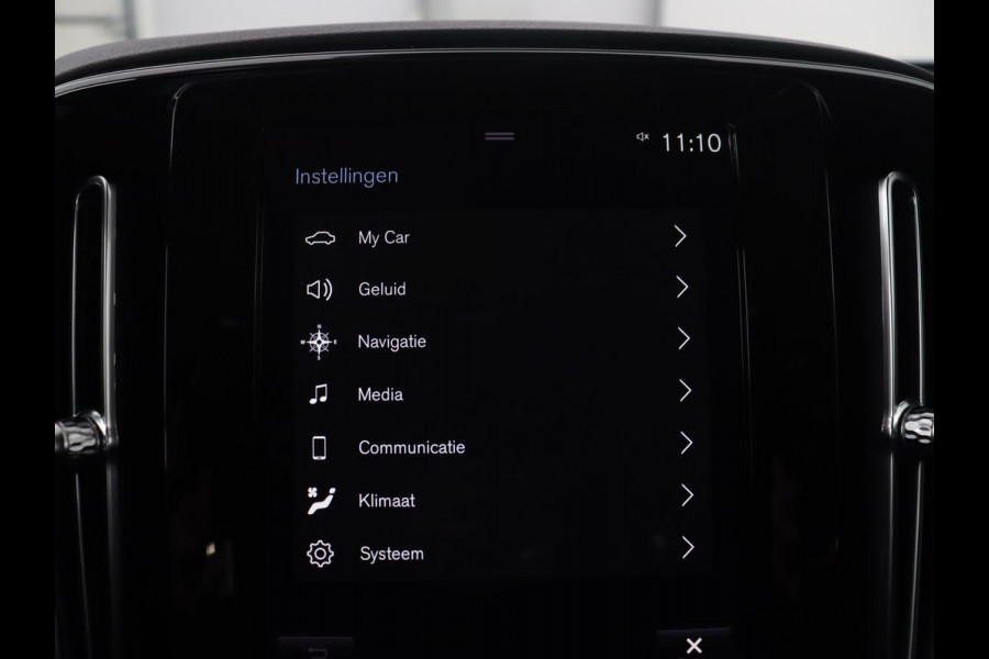 Volvo XC40 1.5 T4 Plug-in hybrid Ultimate Dark | SOH 87,6% | Panoramadak | Trekhaak | Leder | Stuur/stoel verwarming | Harman/kardon | Adaptive cruise | Camera |