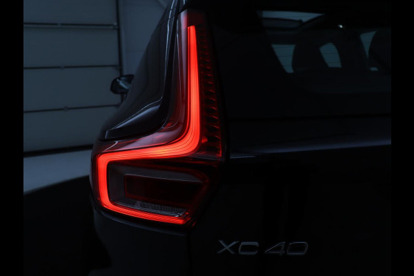 Volvo XC40 1.5 T4 Plug-in hybrid Ultimate Dark | SOH 87,6% | Panoramadak | Trekhaak | Leder | Stuur/stoel verwarming | Harman/kardon | Adaptive cruise | Camera |