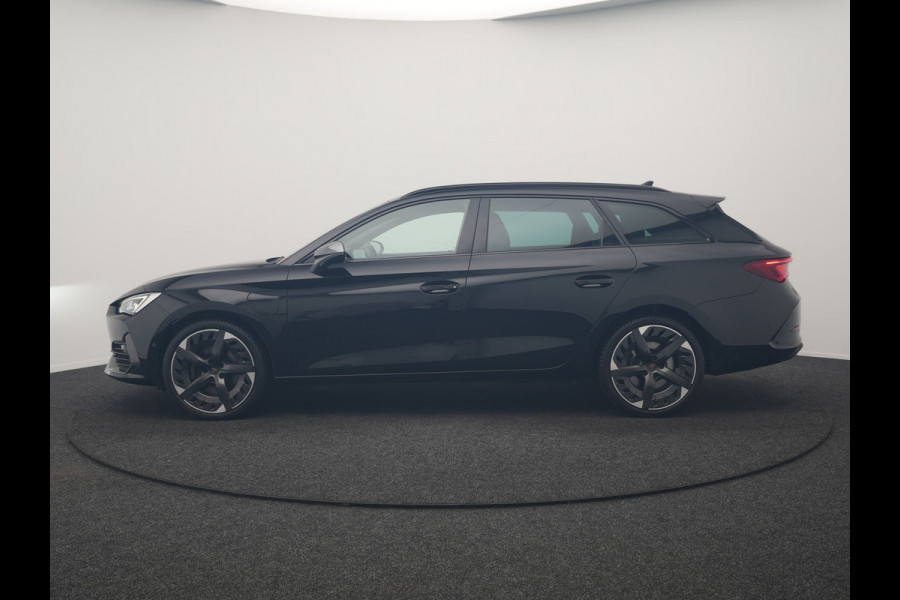 CUPRA Leon Sportstourer 1.4 e-Hybrid VZ PHEV 245pk Dealer O.H | Trekhaak Af Fabriek | Camera | Sfeerverlichting | Sportstoelen & Stuur Verwarmd | Apple Carplay | Keyless | Virtual | Navigatie | DAB | 19"L.M | Cruise Control | Plug In Hybrid |