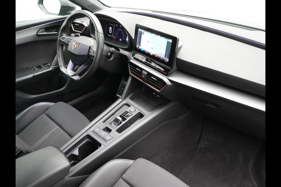 CUPRA Leon Sportstourer 1.4 e-Hybrid VZ PHEV 245pk Dealer O.H | Trekhaak Af Fabriek | Camera | Sfeerverlichting | Sportstoelen & Stuur Verwarmd | Apple Carplay | Keyless | Virtual | Navigatie | DAB | 19"L.M | Cruise Control | Plug In Hybrid |