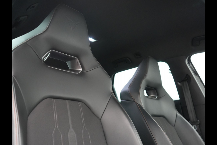 CUPRA Leon Sportstourer 1.4 e-Hybrid VZ PHEV 245pk Dealer O.H | Trekhaak Af Fabriek | Camera | Sfeerverlichting | Sportstoelen & Stuur Verwarmd | Apple Carplay | Keyless | Virtual | Navigatie | DAB | 19"L.M | Cruise Control | Plug In Hybrid |