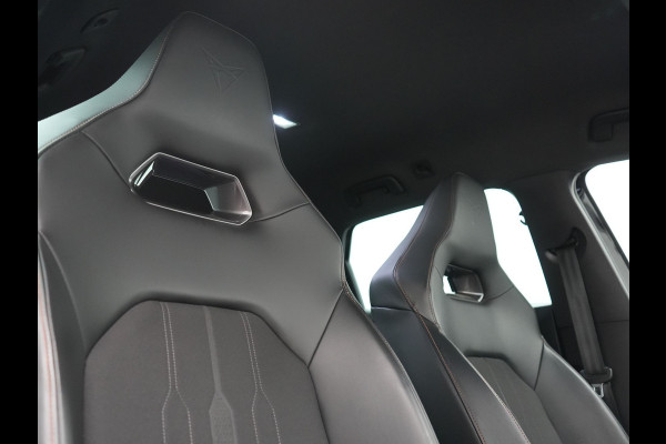 CUPRA Leon Sportstourer 1.4 e-Hybrid VZ PHEV 245pk Dealer O.H | Trekhaak Af Fabriek | Camera | Sfeerverlichting | Sportstoelen & Stuur Verwarmd | Apple Carplay | Keyless | Virtual | Navigatie | DAB | 19"L.M | Cruise Control | Plug In Hybrid |