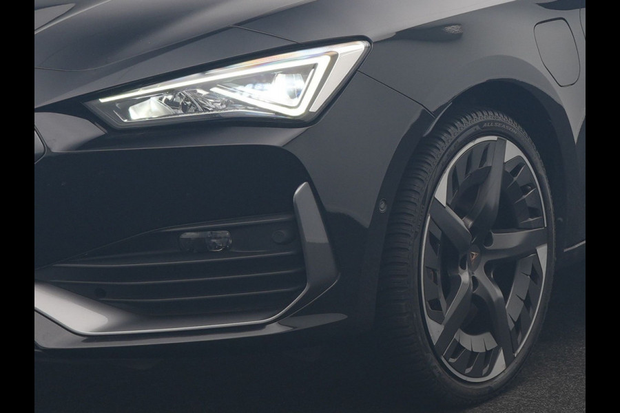 CUPRA Leon Sportstourer 1.4 e-Hybrid VZ PHEV 245pk Dealer O.H | Trekhaak Af Fabriek | Camera | Sfeerverlichting | Sportstoelen & Stuur Verwarmd | Apple Carplay | Keyless | Virtual | Navigatie | DAB | 19"L.M | Cruise Control | Plug In Hybrid |