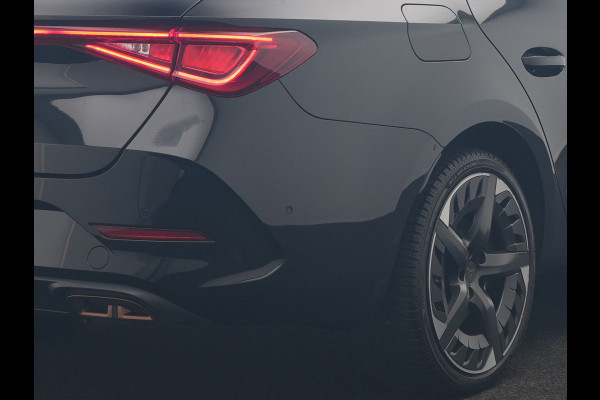 CUPRA Leon Sportstourer 1.4 e-Hybrid VZ PHEV 245pk Dealer O.H | Trekhaak Af Fabriek | Camera | Sfeerverlichting | Sportstoelen & Stuur Verwarmd | Apple Carplay | Keyless | Virtual | Navigatie | DAB | 19"L.M | Cruise Control | Plug In Hybrid |