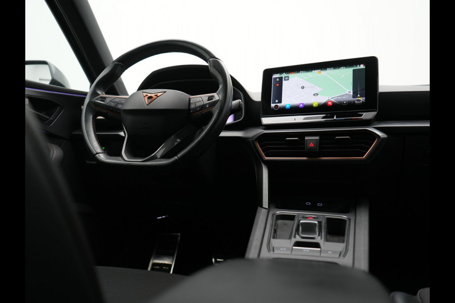 CUPRA Leon Sportstourer 1.4 e-Hybrid VZ PHEV 245pk Dealer O.H | Trekhaak Af Fabriek | Camera | Sfeerverlichting | Sportstoelen & Stuur Verwarmd | Apple Carplay | Keyless | Virtual | Navigatie | DAB | 19"L.M | Cruise Control | Plug In Hybrid |