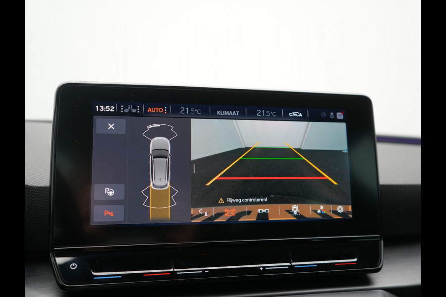 CUPRA Leon Sportstourer 1.4 e-Hybrid VZ PHEV 245pk Dealer O.H | Trekhaak Af Fabriek | Camera | Sfeerverlichting | Sportstoelen & Stuur Verwarmd | Apple Carplay | Keyless | Virtual | Navigatie | DAB | 19"L.M | Cruise Control | Plug In Hybrid |