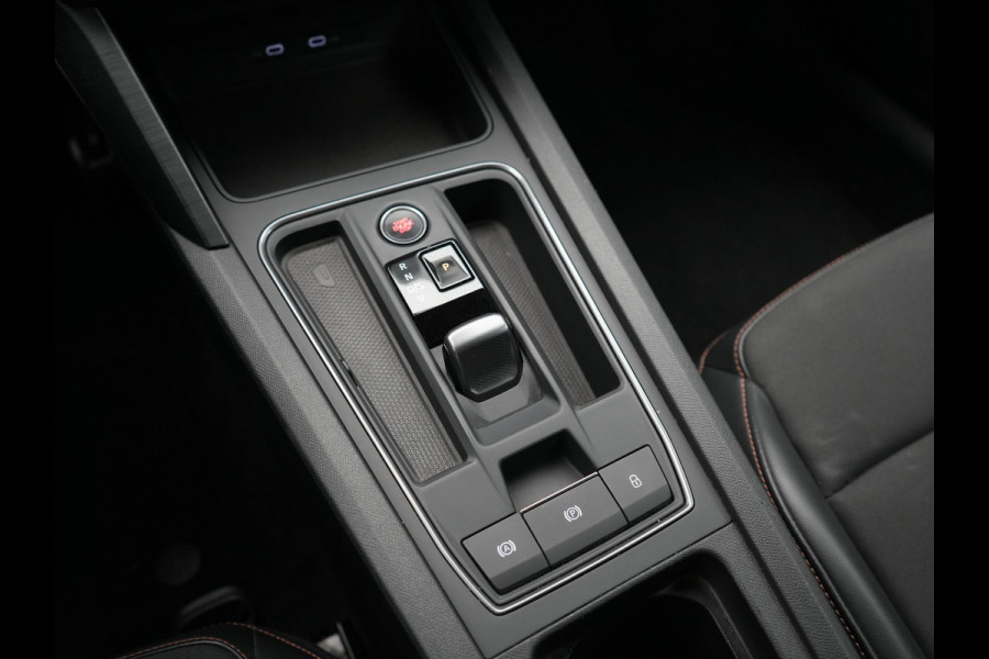 CUPRA Leon Sportstourer 1.4 e-Hybrid VZ PHEV 245pk Dealer O.H | Trekhaak Af Fabriek | Camera | Sfeerverlichting | Sportstoelen & Stuur Verwarmd | Apple Carplay | Keyless | Virtual | Navigatie | DAB | 19"L.M | Cruise Control | Plug In Hybrid |