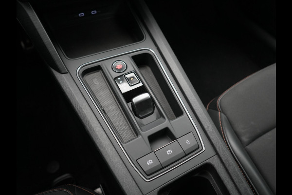 CUPRA Leon Sportstourer 1.4 e-Hybrid VZ PHEV 245pk Dealer O.H | Trekhaak Af Fabriek | Camera | Sfeerverlichting | Sportstoelen & Stuur Verwarmd | Apple Carplay | Keyless | Virtual | Navigatie | DAB | 19"L.M | Cruise Control | Plug In Hybrid |
