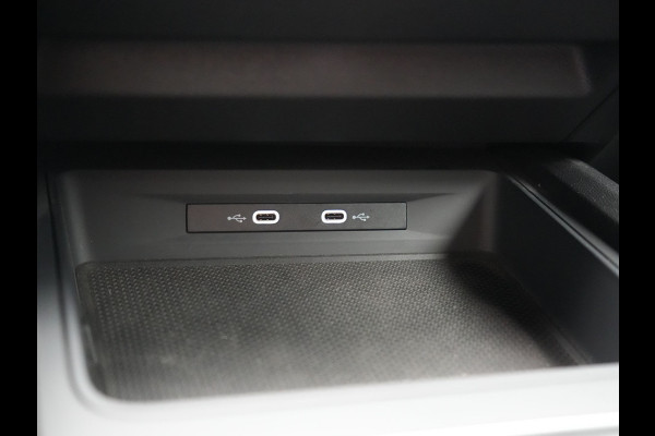 CUPRA Leon Sportstourer 1.4 e-Hybrid VZ PHEV 245pk Dealer O.H | Trekhaak Af Fabriek | Camera | Sfeerverlichting | Sportstoelen & Stuur Verwarmd | Apple Carplay | Keyless | Virtual | Navigatie | DAB | 19"L.M | Cruise Control | Plug In Hybrid |
