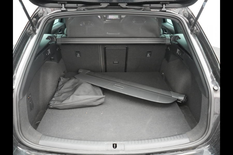 CUPRA Leon Sportstourer 1.4 e-Hybrid VZ PHEV 245pk Dealer O.H | Trekhaak Af Fabriek | Camera | Sfeerverlichting | Sportstoelen & Stuur Verwarmd | Apple Carplay | Keyless | Virtual | Navigatie | DAB | 19"L.M | Cruise Control | Plug In Hybrid |