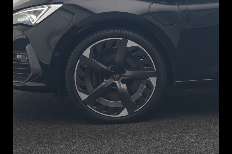 CUPRA Leon Sportstourer 1.4 e-Hybrid VZ PHEV 245pk Dealer O.H | Trekhaak Af Fabriek | Camera | Sfeerverlichting | Sportstoelen & Stuur Verwarmd | Apple Carplay | Keyless | Virtual | Navigatie | DAB | 19"L.M | Cruise Control | Plug In Hybrid |
