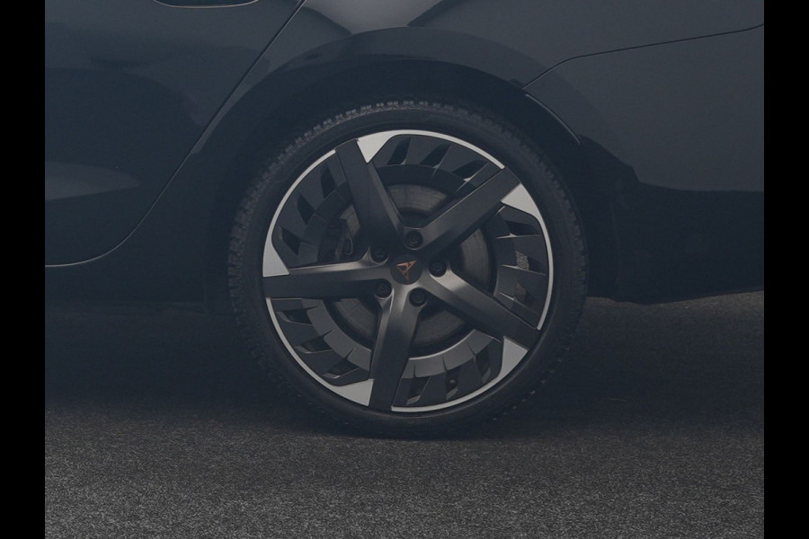 CUPRA Leon Sportstourer 1.4 e-Hybrid VZ PHEV 245pk Dealer O.H | Trekhaak Af Fabriek | Camera | Sfeerverlichting | Sportstoelen & Stuur Verwarmd | Apple Carplay | Keyless | Virtual | Navigatie | DAB | 19"L.M | Cruise Control | Plug In Hybrid |