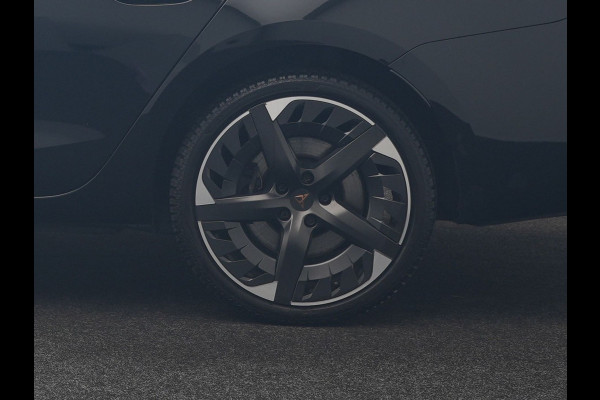 CUPRA Leon Sportstourer 1.4 e-Hybrid VZ PHEV 245pk Dealer O.H | Trekhaak Af Fabriek | Camera | Sfeerverlichting | Sportstoelen & Stuur Verwarmd | Apple Carplay | Keyless | Virtual | Navigatie | DAB | 19"L.M | Cruise Control | Plug In Hybrid |