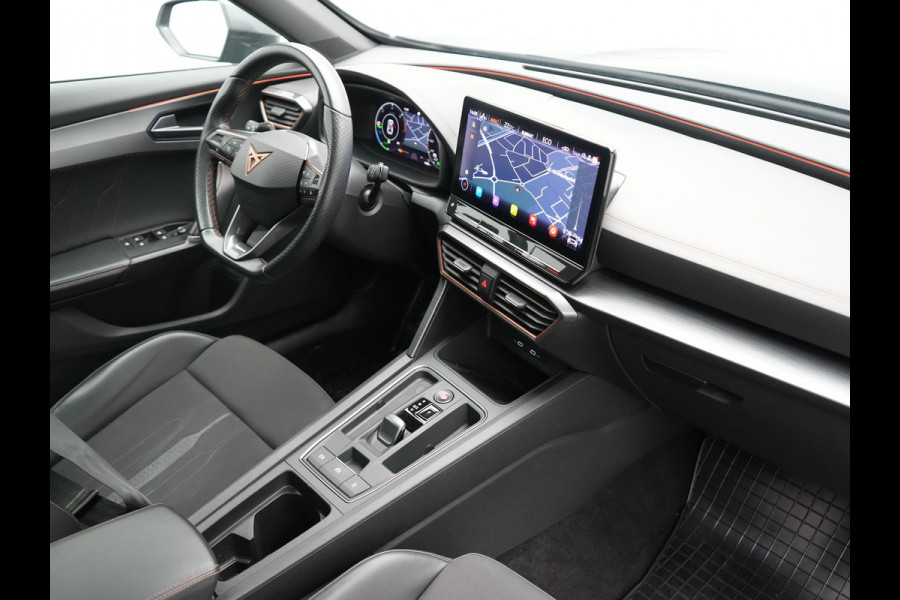 CUPRA Formentor 1.4 e-Hybrid VZ Copper Edition PHEV 245pk Dealer O.H | Panodak | Adaptive Cruise | Camera | Sportstoelen & Stuur Verwarmd | Keyless | Blis | Sfeerverlichting | Apple Carplay | DAB | Navigatie | Virtual | 19"L.M | Plug In Hybrid