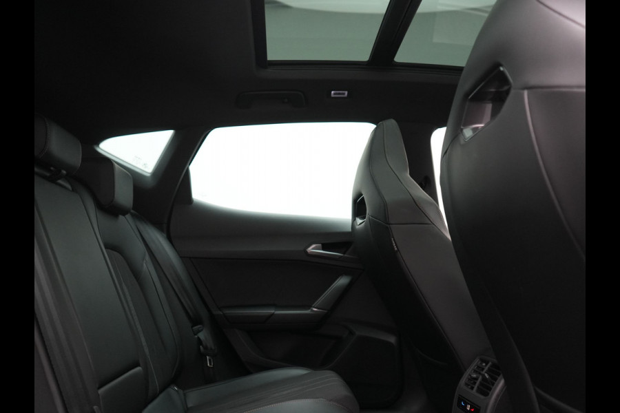 CUPRA Formentor 1.4 e-Hybrid VZ Copper Edition PHEV 245pk Dealer O.H | Panodak | Adaptive Cruise | Camera | Sportstoelen & Stuur Verwarmd | Keyless | Blis | Sfeerverlichting | Apple Carplay | DAB | Navigatie | Virtual | 19"L.M | Plug In Hybrid