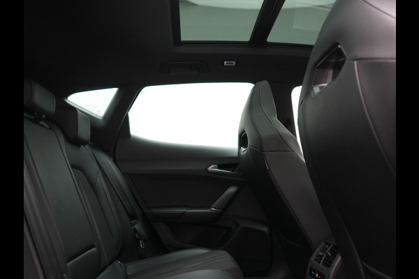 CUPRA Formentor 1.4 e-Hybrid VZ Copper Edition PHEV 245pk Dealer O.H | Panodak | Adaptive Cruise | Camera | Sportstoelen & Stuur Verwarmd | Keyless | Blis | Sfeerverlichting | Apple Carplay | DAB | Navigatie | Virtual | 19"L.M | Plug In Hybrid