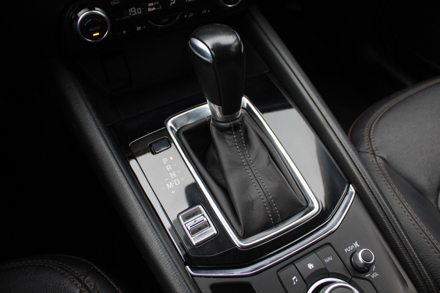 Mazda CX-5 2.0 SkyActiv-G 165 Luxury / Trekhaak / 360Camera / Head-up / Leder / Bose / Keyless / 19'' / Dodehoek / Navigatie / DAB / Stoelventilatie+Verwarming / Cruise Control