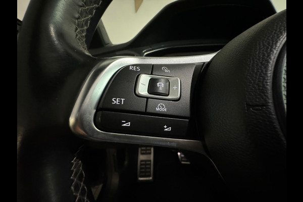 Volkswagen T-Roc 2.0 TSI 4Motion Sport Pano|ACC|Stoelverwarming|Lane