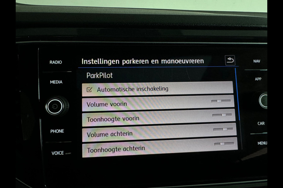 Volkswagen T-Roc 2.0 TSI 4Motion Sport Pano|ACC|Stoelverwarming|Lane