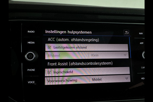 Volkswagen T-Roc 2.0 TSI 4Motion Sport Pano|ACC|Stoelverwarming|Lane