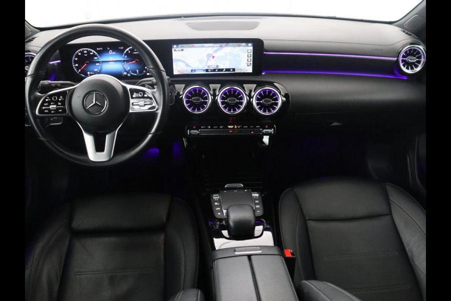 Mercedes-Benz A-Klasse 200 Luxury Line | Pano.Dak | Sfeerverlichting | Navigatie | Camera |