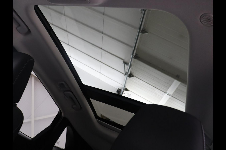 Ford Kuga 2.5 PHEV Titanium | SOH 97,4% | Camera | Trekhaak | Pano.Dak | Dodehoek ASS. | Navigatie |