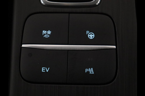 Ford Kuga 2.5 PHEV Titanium | SOH 97,4% | Camera | Trekhaak | Pano.Dak | Dodehoek ASS. | Navigatie |