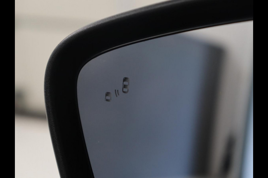 Ford Kuga 2.5 PHEV Titanium | SOH 97,4% | Camera | Trekhaak | Pano.Dak | Dodehoek ASS. | Navigatie |