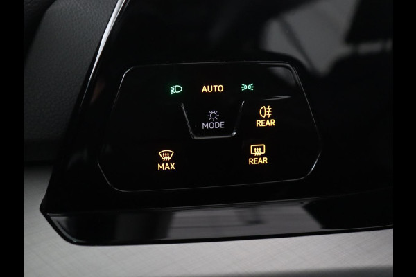 Volkswagen Golf 1.0 eTSI Life | Automaat | Navigatie | Trekhaak | Adapt. Cruise | LED |