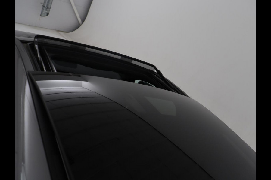 Mercedes-Benz CLA-Klasse Shooting Brake 180 Business Solution AMG | Pano. Dak | Trekhaak | LED | Sfeerverlichting | Stoelverwarming | Camera |