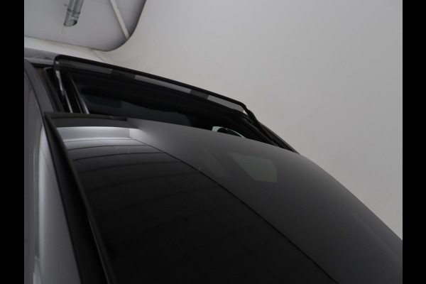 Mercedes-Benz CLA-Klasse Shooting Brake 180 Business Solution AMG | Pano. Dak | Trekhaak | LED | Sfeerverlichting | Stoelverwarming | Camera |