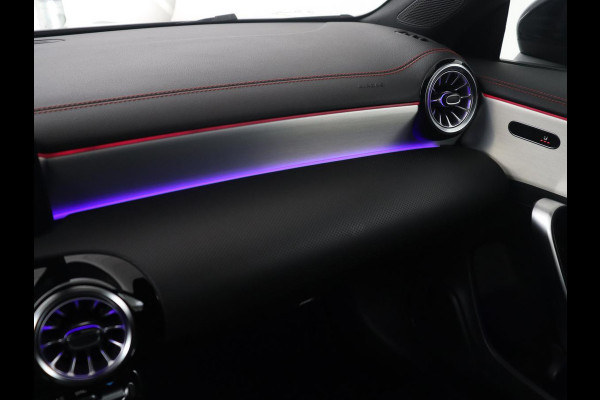 Mercedes-Benz CLA-Klasse Shooting Brake 180 Business Solution AMG | Pano. Dak | Trekhaak | LED | Sfeerverlichting | Stoelverwarming | Camera |