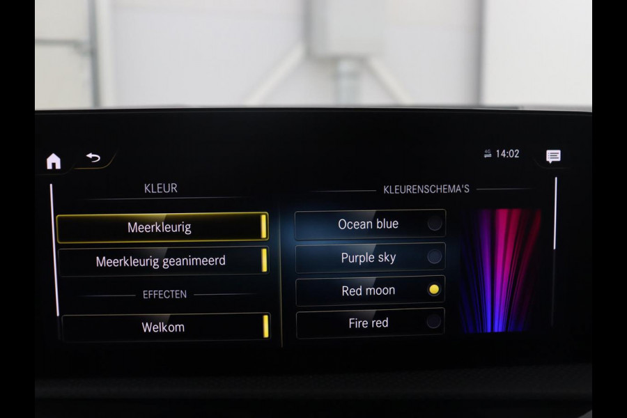Mercedes-Benz CLA-Klasse Shooting Brake 180 Business Solution AMG | Pano. Dak | Trekhaak | LED | Sfeerverlichting | Stoelverwarming | Camera |