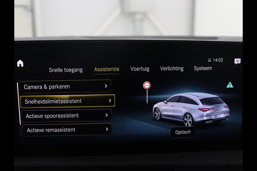 Mercedes-Benz CLA-Klasse Shooting Brake 180 Business Solution AMG | Pano. Dak | Trekhaak | LED | Sfeerverlichting | Stoelverwarming | Camera |