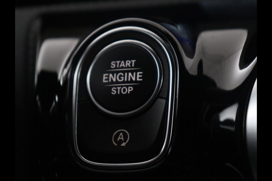 Mercedes-Benz CLA-Klasse Shooting Brake 180 Business Solution AMG | Pano. Dak | Trekhaak | LED | Sfeerverlichting | Stoelverwarming | Camera |