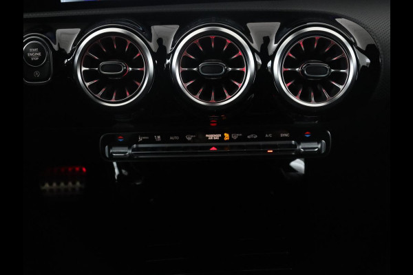 Mercedes-Benz CLA-Klasse Shooting Brake 180 Business Solution AMG | Pano. Dak | Trekhaak | LED | Sfeerverlichting | Stoelverwarming | Camera |
