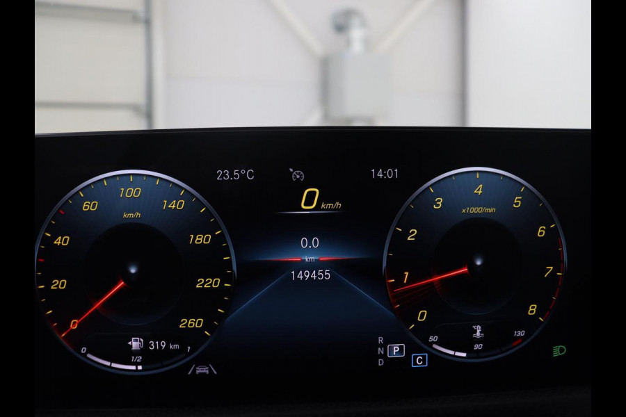 Mercedes-Benz CLA-Klasse Shooting Brake 180 Business Solution AMG | Pano. Dak | Trekhaak | LED | Sfeerverlichting | Stoelverwarming | Camera |