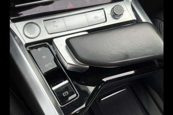Audi e-tron e-tron 50 quattro Launch edition plus 71 kWh ✓SOH 87.83%✓Pano✓Stolverw✓Keyless✓Leder✓Virtual Cockpit✓Carplay✓Navi✓Clima✓Cruise✓Pdc V+A✓Rijstrooksensor✓19" Lm velgen✓Bj 12-2019✓N.A.P✓Apk tot 10-2027