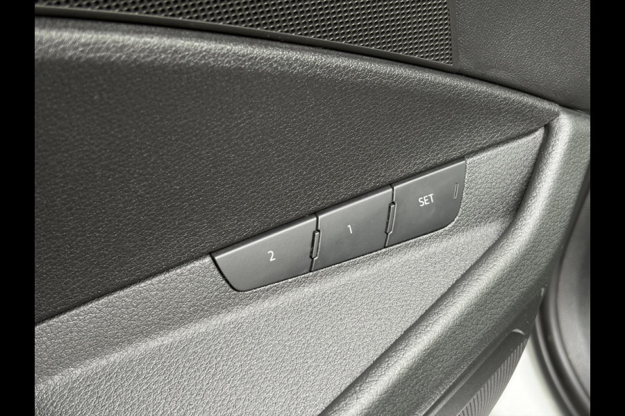 Audi e-tron e-tron 50 quattro Launch edition plus 71 kWh ✓SOH 87.83%✓Pano✓Stolverw✓Keyless✓Leder✓Virtual Cockpit✓Carplay✓Navi✓Clima✓Cruise✓Pdc V+A✓Rijstrooksensor✓19" Lm velgen✓Bj 12-2019✓N.A.P✓Apk tot 10-2027