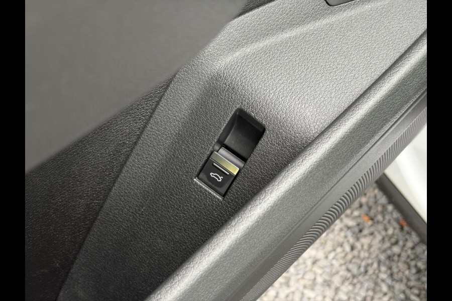 Audi e-tron e-tron 50 quattro Launch edition plus 71 kWh ✓SOH 87.83%✓Pano✓Stolverw✓Keyless✓Leder✓Virtual Cockpit✓Carplay✓Navi✓Clima✓Cruise✓Pdc V+A✓Rijstrooksensor✓19" Lm velgen✓Bj 12-2019✓N.A.P✓Apk tot 10-2027