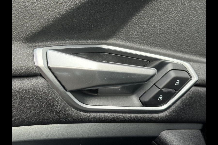 Audi e-tron e-tron 50 quattro Launch edition plus 71 kWh ✓SOH 87.83%✓Pano✓Stolverw✓Keyless✓Leder✓Virtual Cockpit✓Carplay✓Navi✓Clima✓Cruise✓Pdc V+A✓Rijstrooksensor✓19" Lm velgen✓Bj 12-2019✓N.A.P✓Apk tot 10-2027