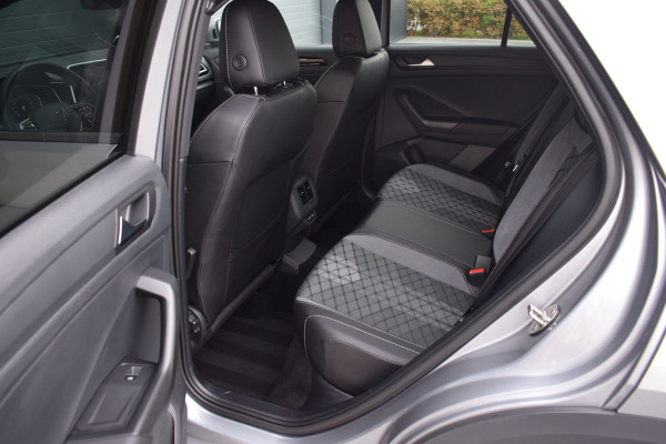 Volkswagen T-Roc 1.5 TSI 150pk DSG R-Line | Panoramadak | Camera | Trekhaak