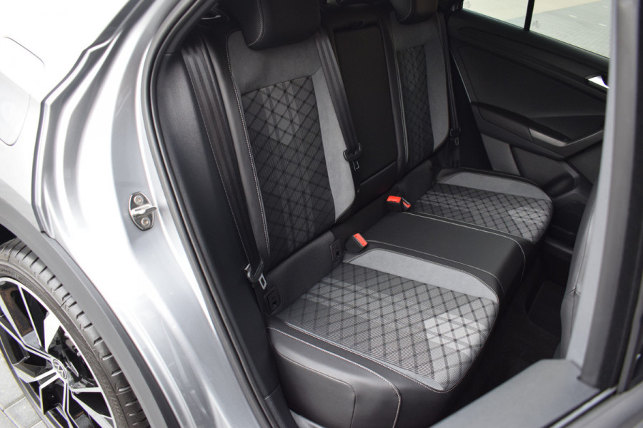 Volkswagen T-Roc 1.5 TSI 150pk DSG R-Line | Panoramadak | Camera | Trekhaak