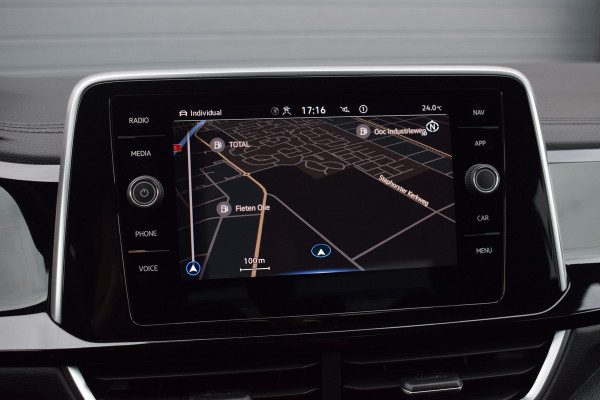 Volkswagen T-Roc 1.5 TSI 150pk DSG R-Line | Panoramadak | Camera | Trekhaak