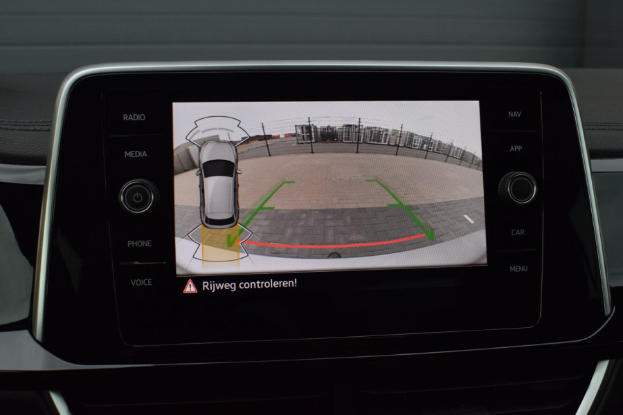 Volkswagen T-Roc 1.5 TSI 150pk DSG R-Line | Panoramadak | Camera | Trekhaak