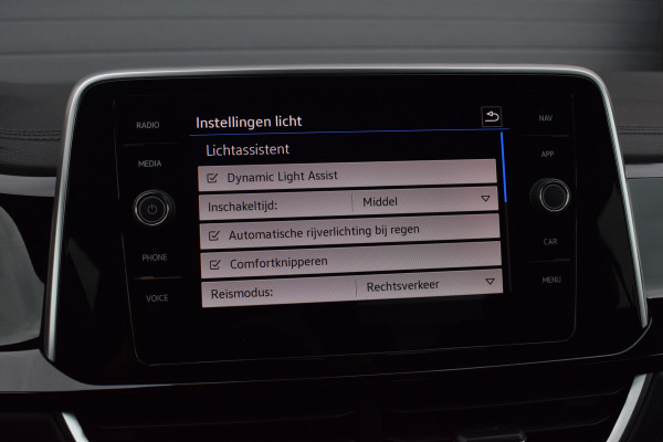 Volkswagen T-Roc 1.5 TSI 150pk DSG R-Line | Panoramadak | Camera | Trekhaak